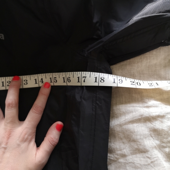 Black Patagonia Torrentshell - Picture 4 of 11